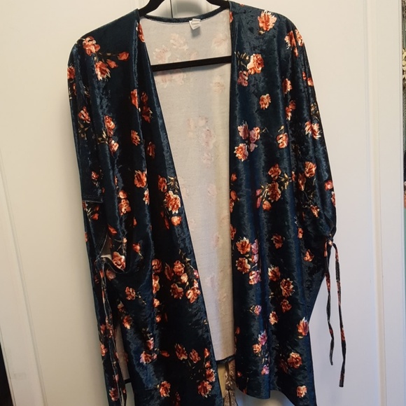 Green and pink kimono - Picture 2 of 8